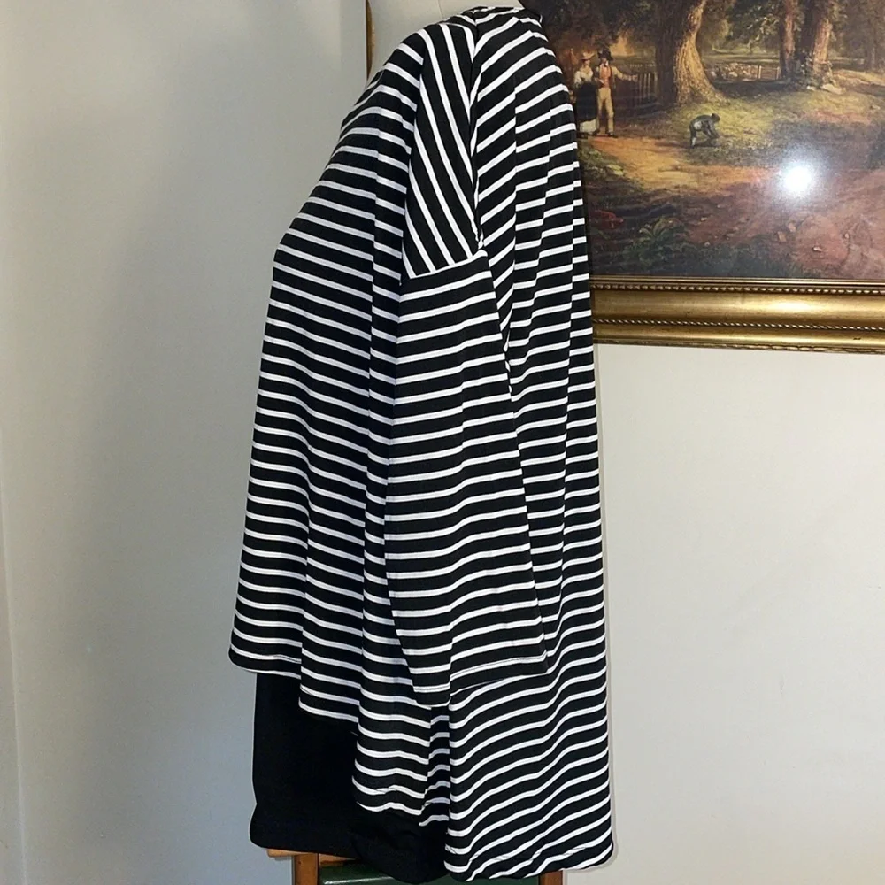 Chico’s Size 1/Medium Layered‎ Black and White Shirt.  3/4 Sleeve. - Picture 4 of 11